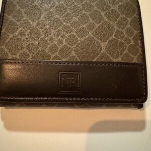 Nina Ricci Elegant Brown Leather Wallet